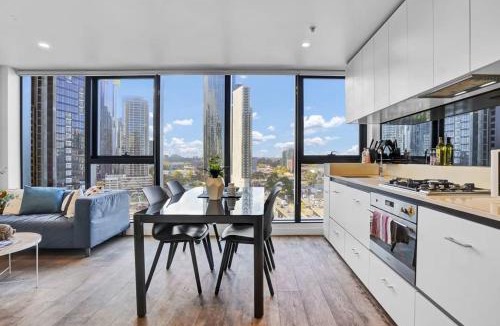 Southbank Apartment | 'Habitat' - Premium Southbank Apt with a View