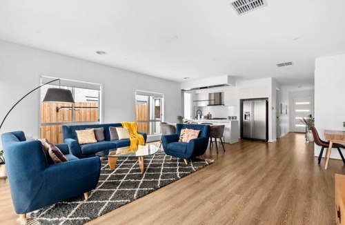 Mount Duneed House | Halfway Gem - 3BR Home Between Geelong & The Coast