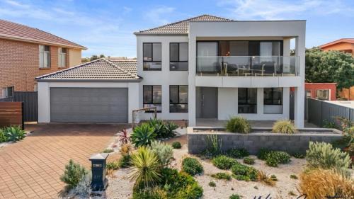 Seaford House | HaltandHide by Wine Coast Holiday Rentals