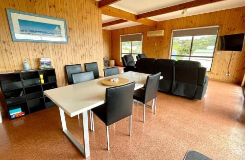 Emu Bay House | Hamilton