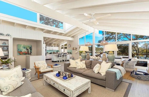 Pretty Beach House | 'Hampton Cottage' By HolidayCo