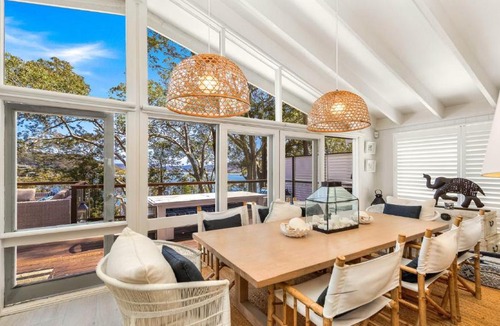 Pretty Beach House | 'Hampton Cottage' By HolidayCo