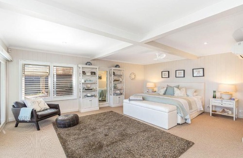 Pretty Beach House | 'Hampton Cottage' By HolidayCo