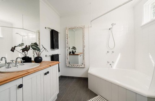 Barwon Heads Villa | Hamptons On Selby- Barwon Heads. Family and couples beach escape