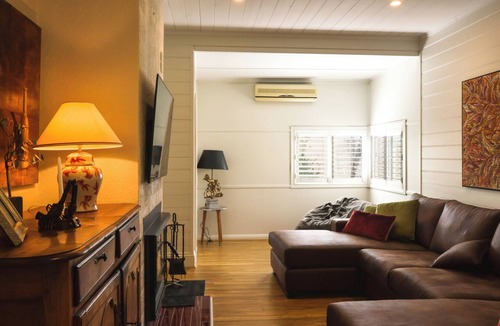 High Range House | Handleys Cottage | Pet Resorts Australia Adjacent