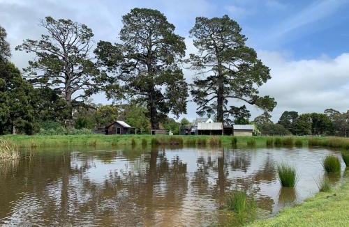 Newham Apartment | Hanging Rock Farm Stay