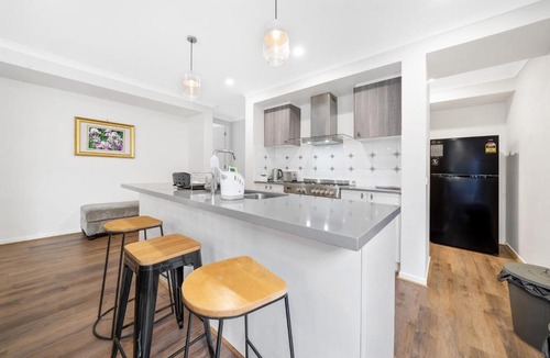 Berwick House | Happy Cozy Convenient 4BR, Breezy, Near Mall, Park