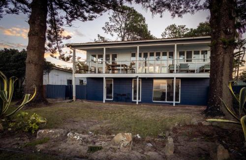 Beachmere House | Happy Tides