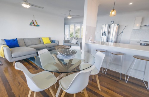 Beachmere House | Happy Tides