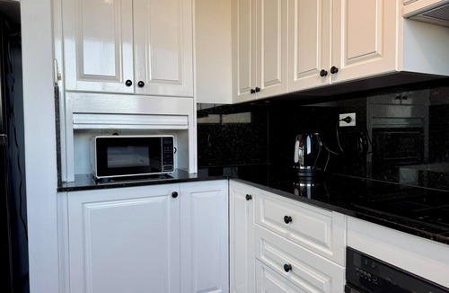 Kirribilli Apartment | Harbour Front Apartment + Balcony View of Opera House & Harbour Bridge