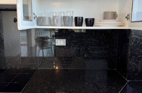 Kirribilli Apartment | Harbour Front Apartment + Balcony View of Opera House & Harbour Bridge