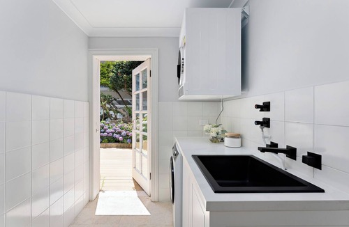 Cremorne Point House | Harbourfront Haven –4BR Retreat with Stunning Views of Sydney’s Iconic Landmarks