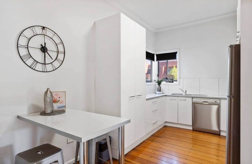 Bendigo House | Hargreaves St Group Holiday 8BR Bendigo CBD