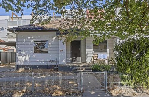 Bendigo House | Hargreaves St - Group Holiday 8BR - Bendigo CBD