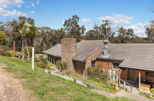 Heathcote Junction Apartment | Harmonious One Bedroom Cabin