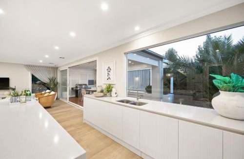 Werribee House | Harpley Estate - Luxurious Family Werribee Getaway