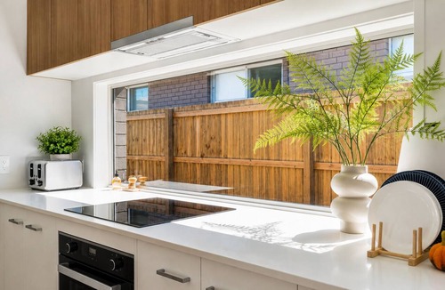 Greenbank House | Haus Verde | 4BR Greenbank Hideout in Logan
