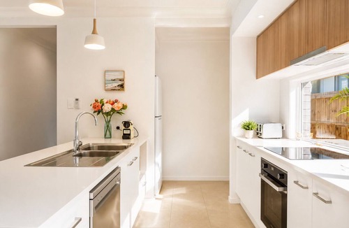 Greenbank House | Haus Verde | 4BR Greenbank Hideout in Logan