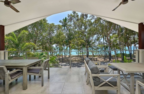Clifton Beach House | Havannah Beachfront Holiday House with Heated Pool