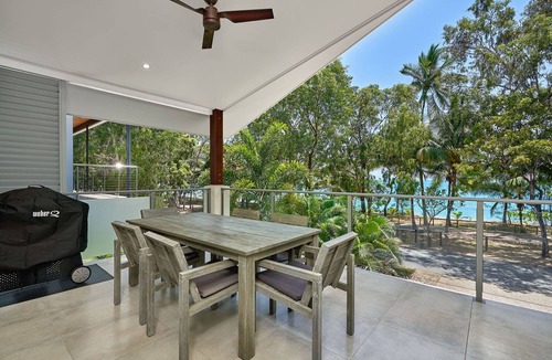Clifton Beach House | Havannah Beachfront Holiday House with Heated Pool