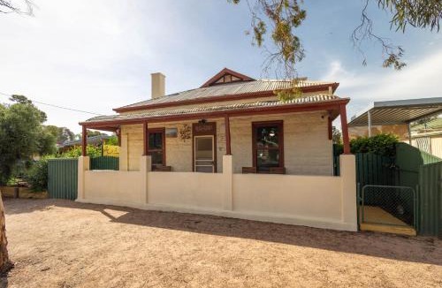 Wonoka House | Hawker Bed and Breakfast