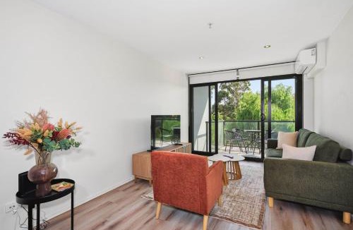 Hawthorn Apartment | Hawthorn Haven Balcony Views & Comfort