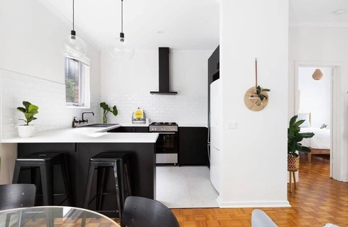 Hawthorn Apartment | Hawthorn's Tranquil Haven Free WiFi