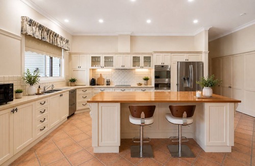 Cowes House | Hazel Mere by Ready Set Stay- Large Deck & WiFi