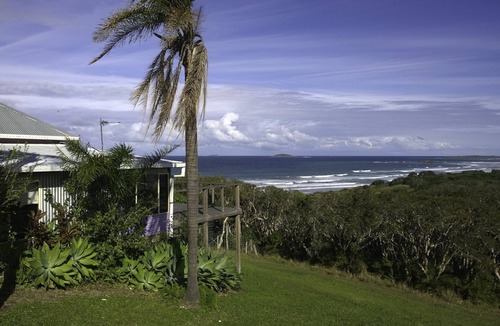 Woolgoolga House | Headland Beach-House & Boat-Shed