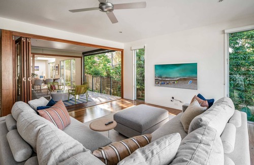 Moffat Beach House | Headlands Hideaway, Moffat Beach Pet Friendly Home