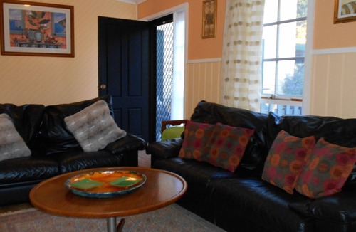 Healesville House | HEALESVILLE GETAWAY - Comfortable Family & Pet Friendly (by arrangement)
