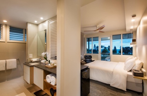 Airlie Beach Hotel | Heart Hotel and Gallery Whitsundays
