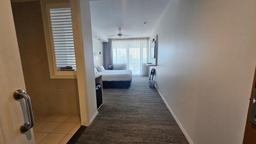 Airlie Beach Hotel | Heart Hotel and Gallery Whitsundays