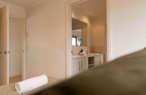 St Helens House | Heated magnesium pool, MTB, family & dog friendly