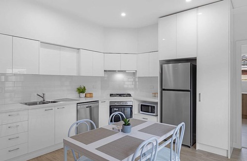 Frankston East House | Heatherhill Cottage - Mornington Peninsula Gateway