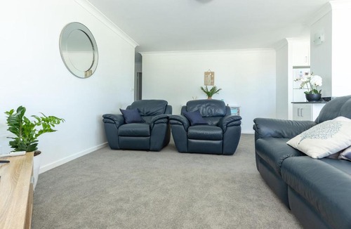 Tuncurry Apartment | Heritage 201