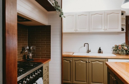 Warburton House | Heritage charm, river walks & mountain views