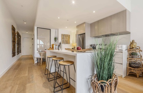 Cremorne Apartment | Heritage charmer close to all sports events