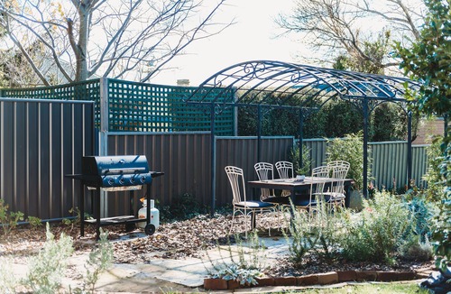 Bletchington House | Heritage cottage | Central, quiet & pets welcome