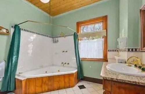 Sorell Hostel | Heritage Experience Two Bedroom Spa Unit