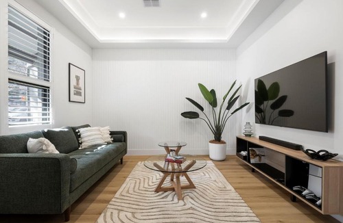Carlton South Apartment | Heritage Luxe Terrace Opposite Melbourne Uni