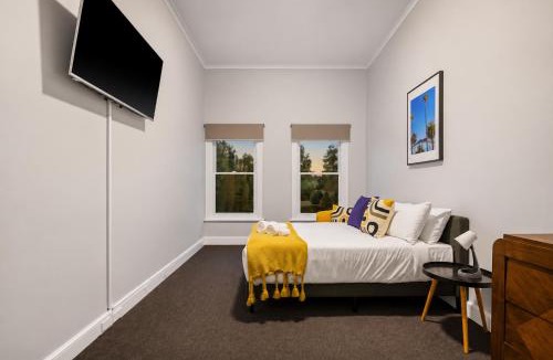Port Melbourne Apartment | Heritage-Style Boutique Hotel, Port Melbourne