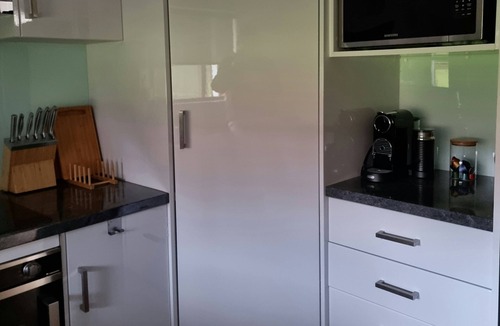 Pemberton Cottage | Heritage Timber Cottage - close to shops & amenities