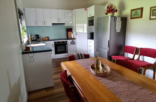 Pemberton Cottage | Heritage Timber Cottage - close to shops & amenities
