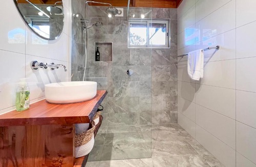 Binalong Bay House | HEXAGON BEACH HOUSE Binalong Bay of Fires Views