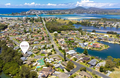 Tuncurry House | Hibiscus 9 - Waterfront Home!