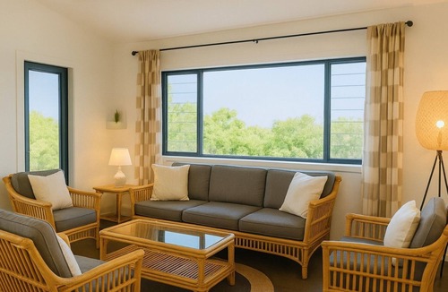 Valla Beach House | Hibiscus Haven 1BR getaway in Valla Beach