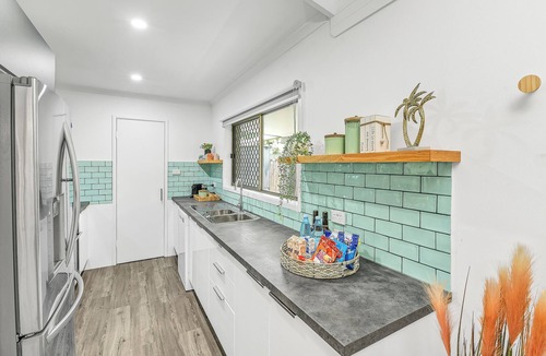 Edge Hill House | Hidden Gem 3BR Home in Cairns Close to Airport, CBD & Attractions