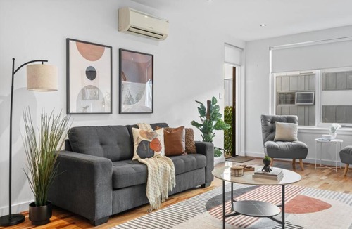 Caulfield North Apartment | Hidden Gem at Caulfield Park