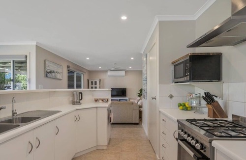 Middleton House | Hidden Little Gem – Luxury Township Escape in Middleton